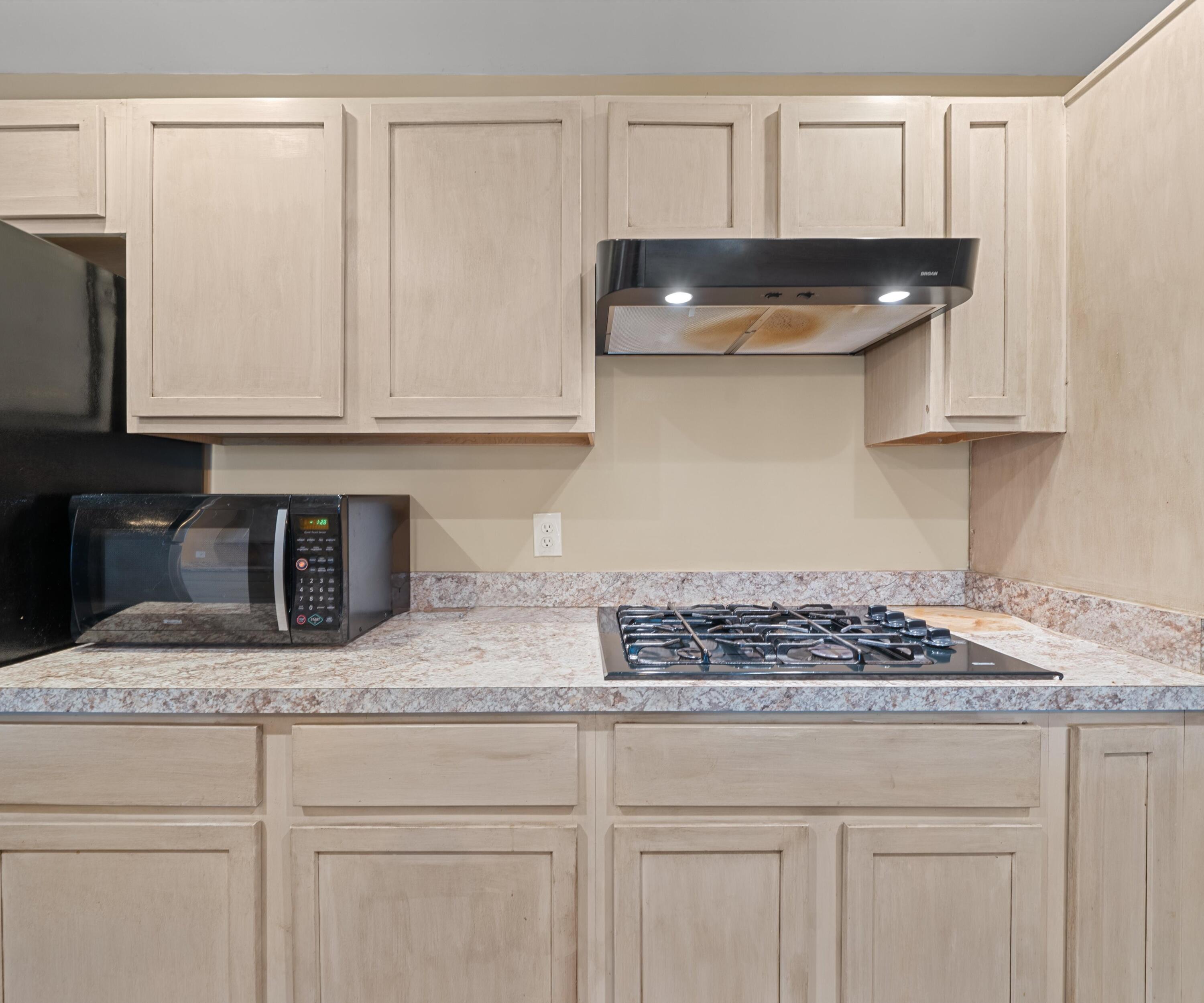 680 Leveque Circle Carleton, MI 48117 - Photo 12 of 35 32-DSC02373