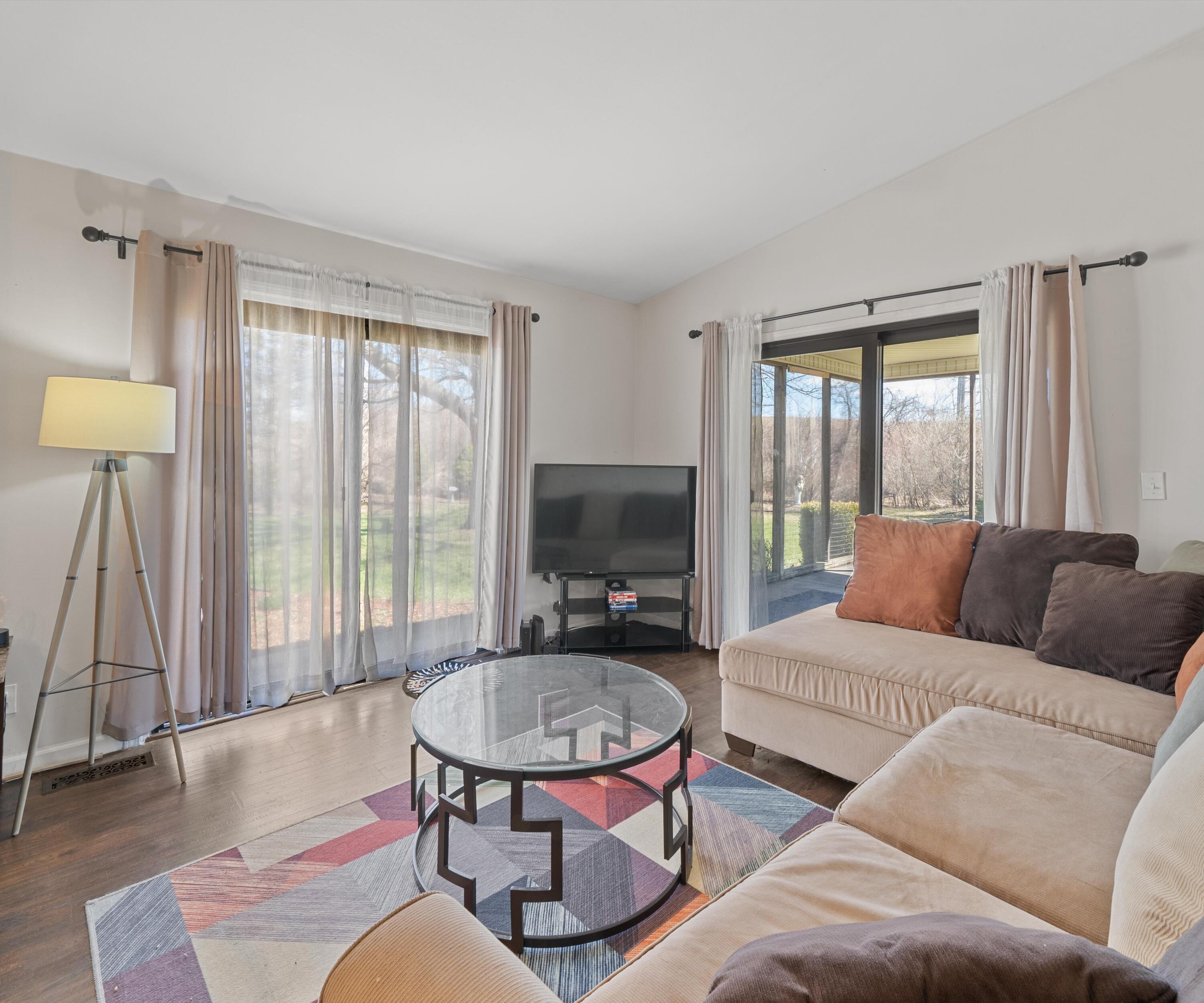 680 Leveque Circle Carleton, MI 48117 - Photo 13 of 35 37-DSC02394