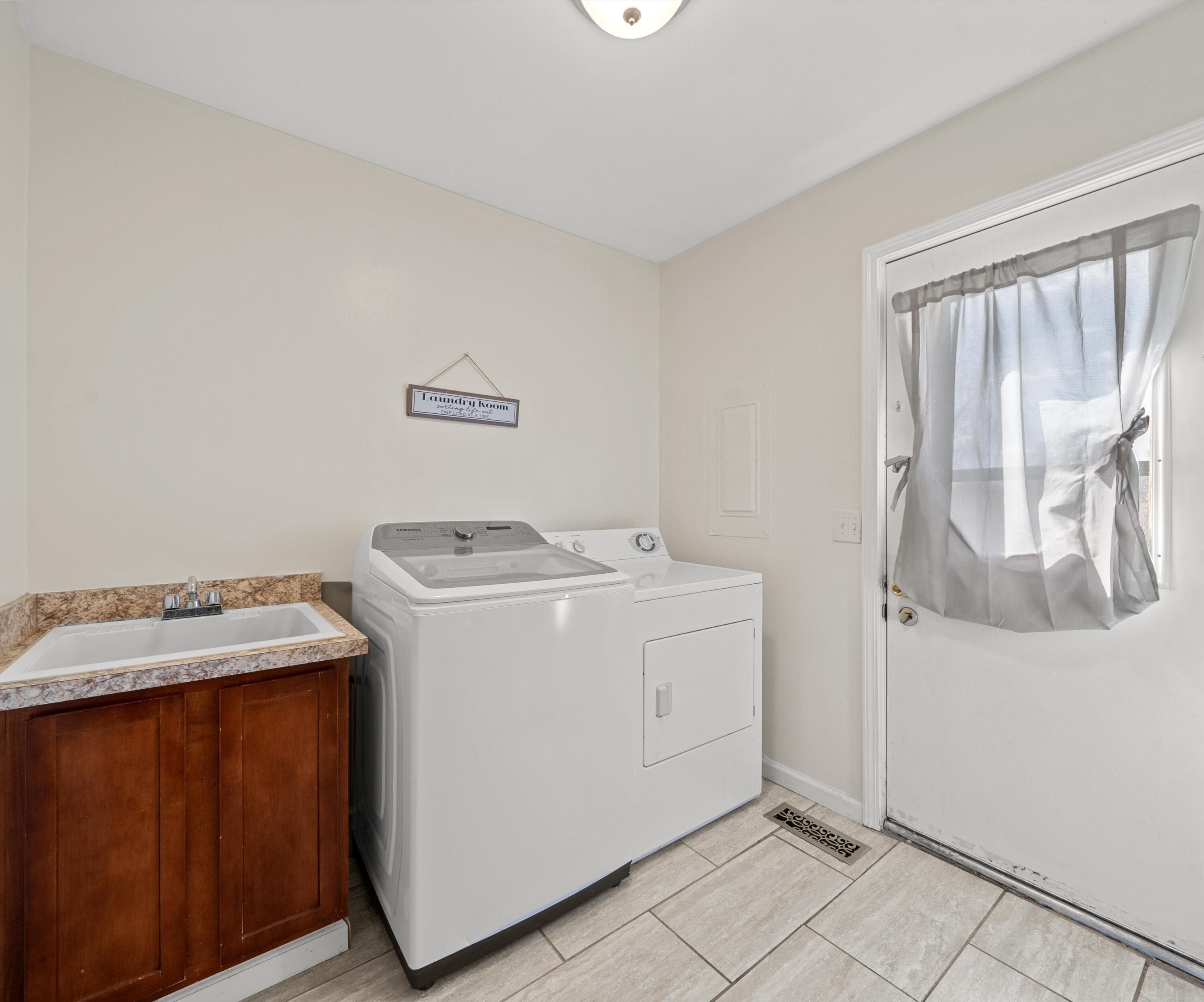 680 Leveque Circle Carleton, MI 48117 - Photo 26 of 35 38-DSC02397