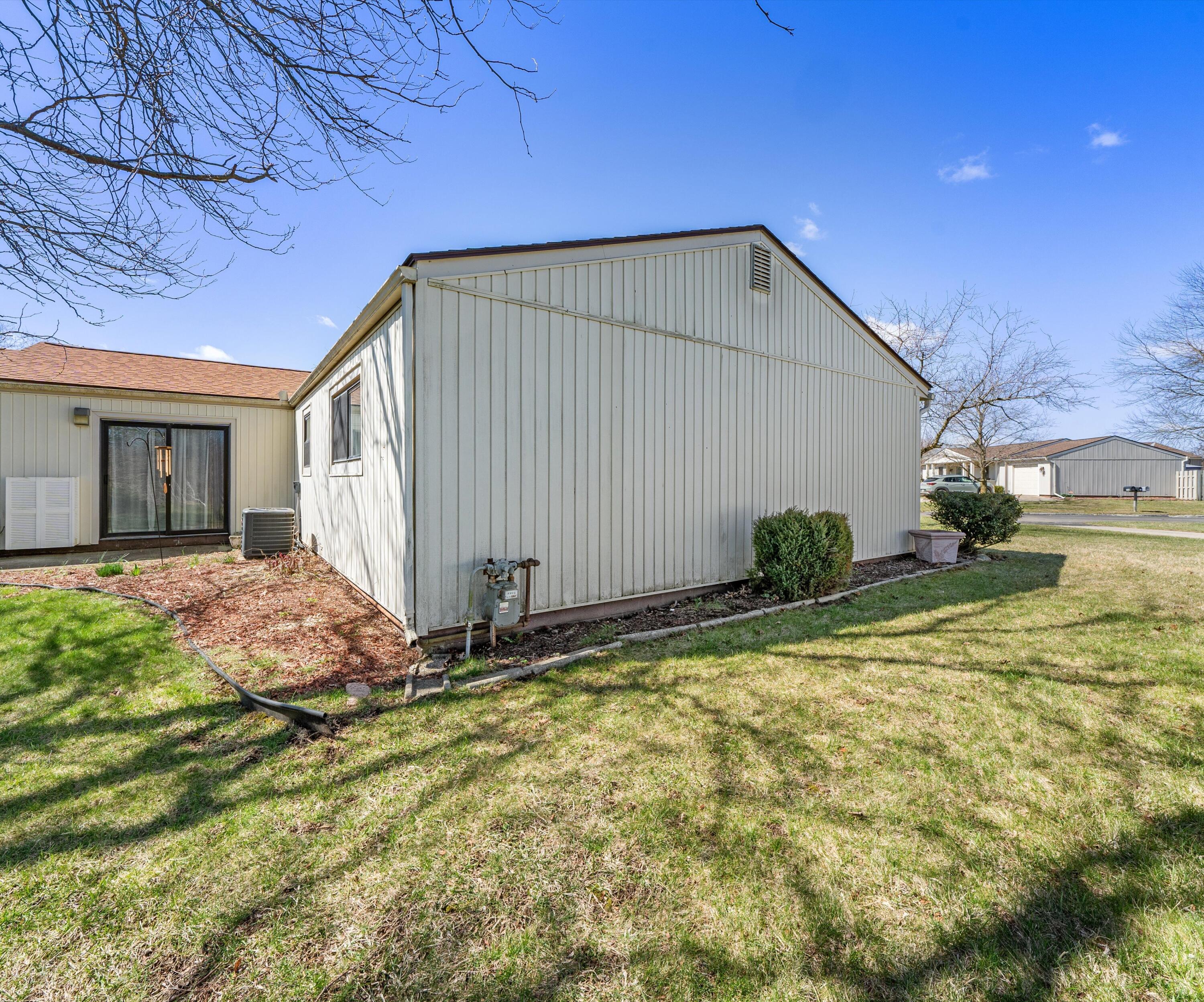 680 Leveque Circle Carleton, MI 48117 - Photo 30 of 35 43-DSC02302