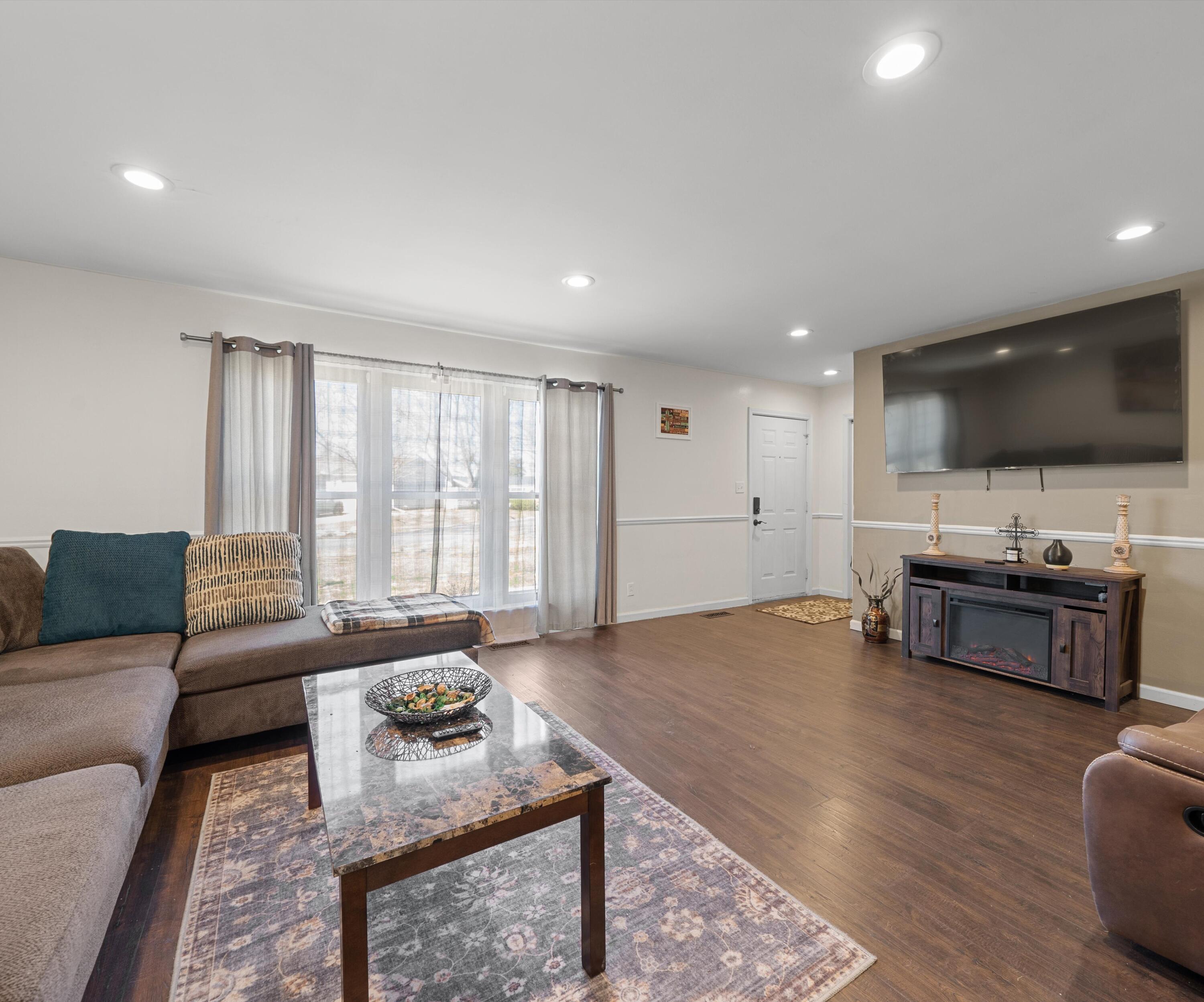 680 Leveque Circle Carleton, MI 48117 - Photo 7 of 35 10-DSC02415