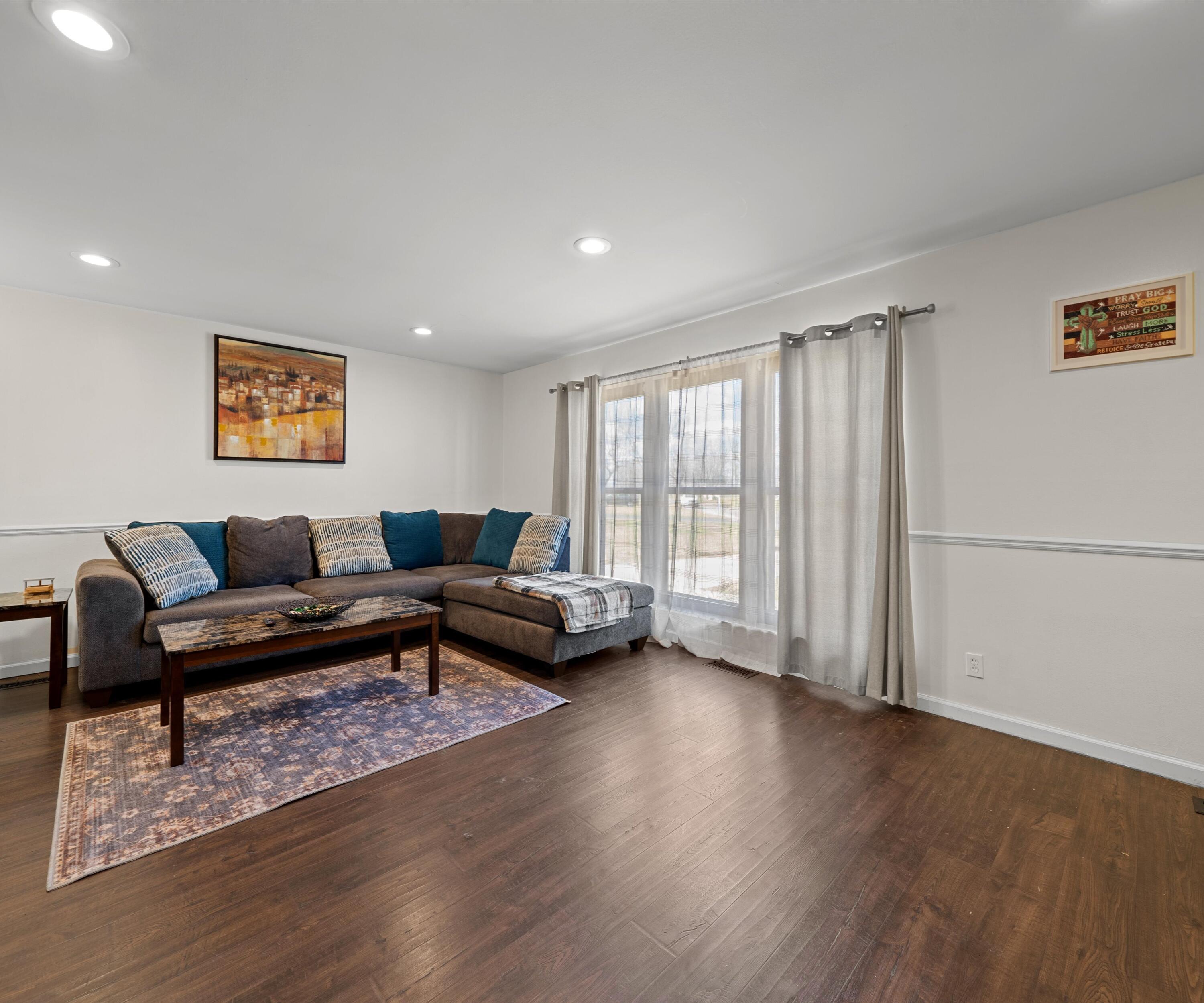 680 Leveque Circle Carleton, MI 48117 - Photo 8 of 35 12-DSC02430