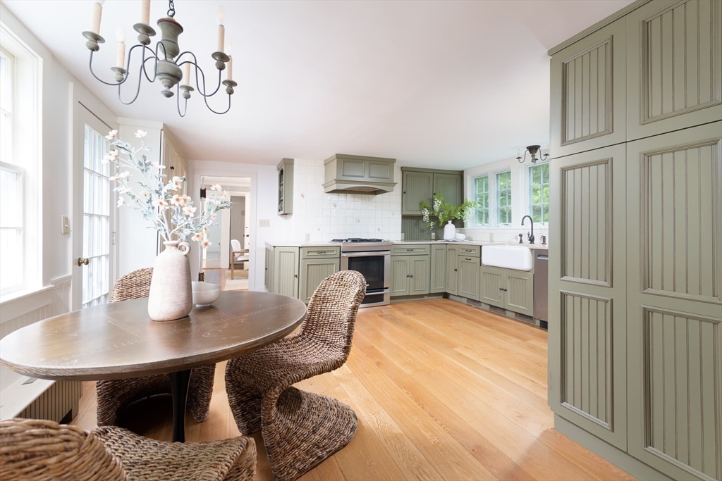 254 Conant Road Weston, MA 02493 - Photo 9 of 42