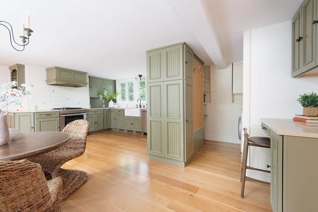 254 Conant Road Weston, MA 02493 - Photo 10 of 42