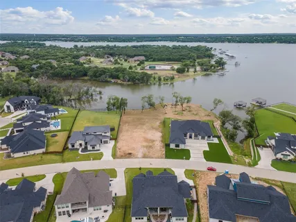 a picture of a lake view