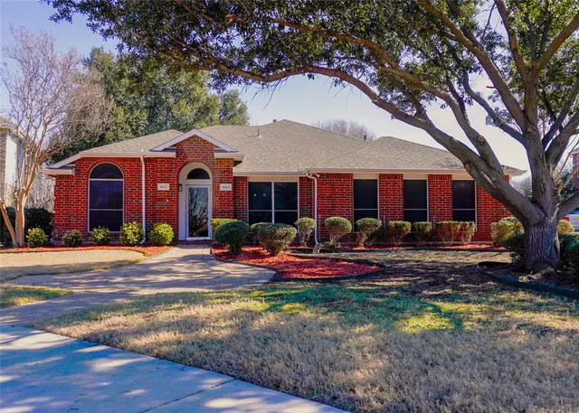 $349,500 | 1045 Blueberry Court, Crowley, TX 76036
