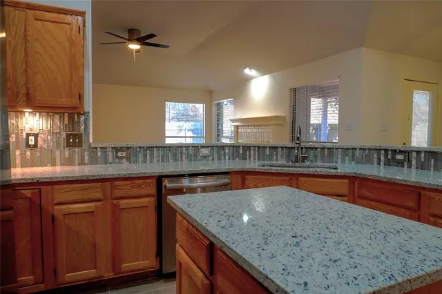 $349,500 | 1045 Blueberry Court, Crowley, TX 76036