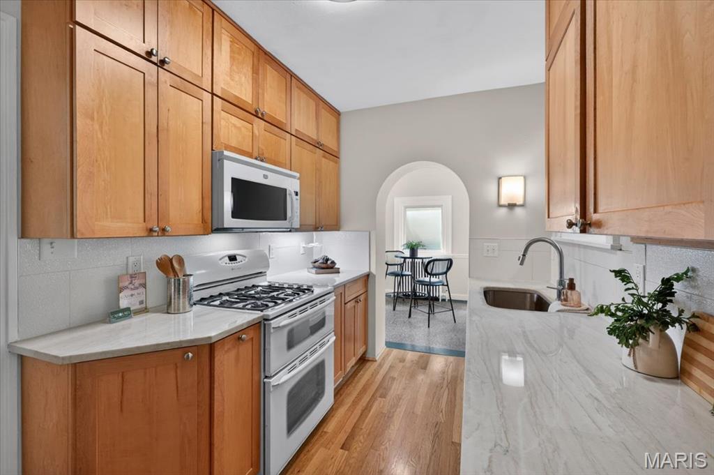 409 Summit Avenue Webster Groves, MO 63119 - Photo 11 of 28