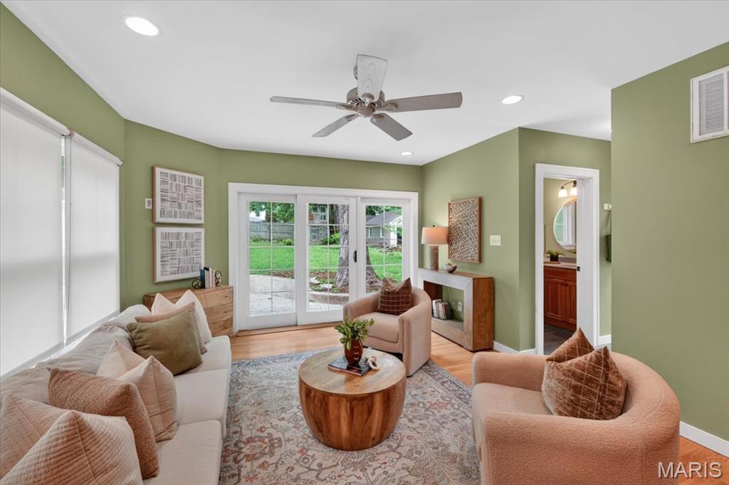 409 Summit Avenue Webster Groves, MO 63119 - Photo 15 of 28