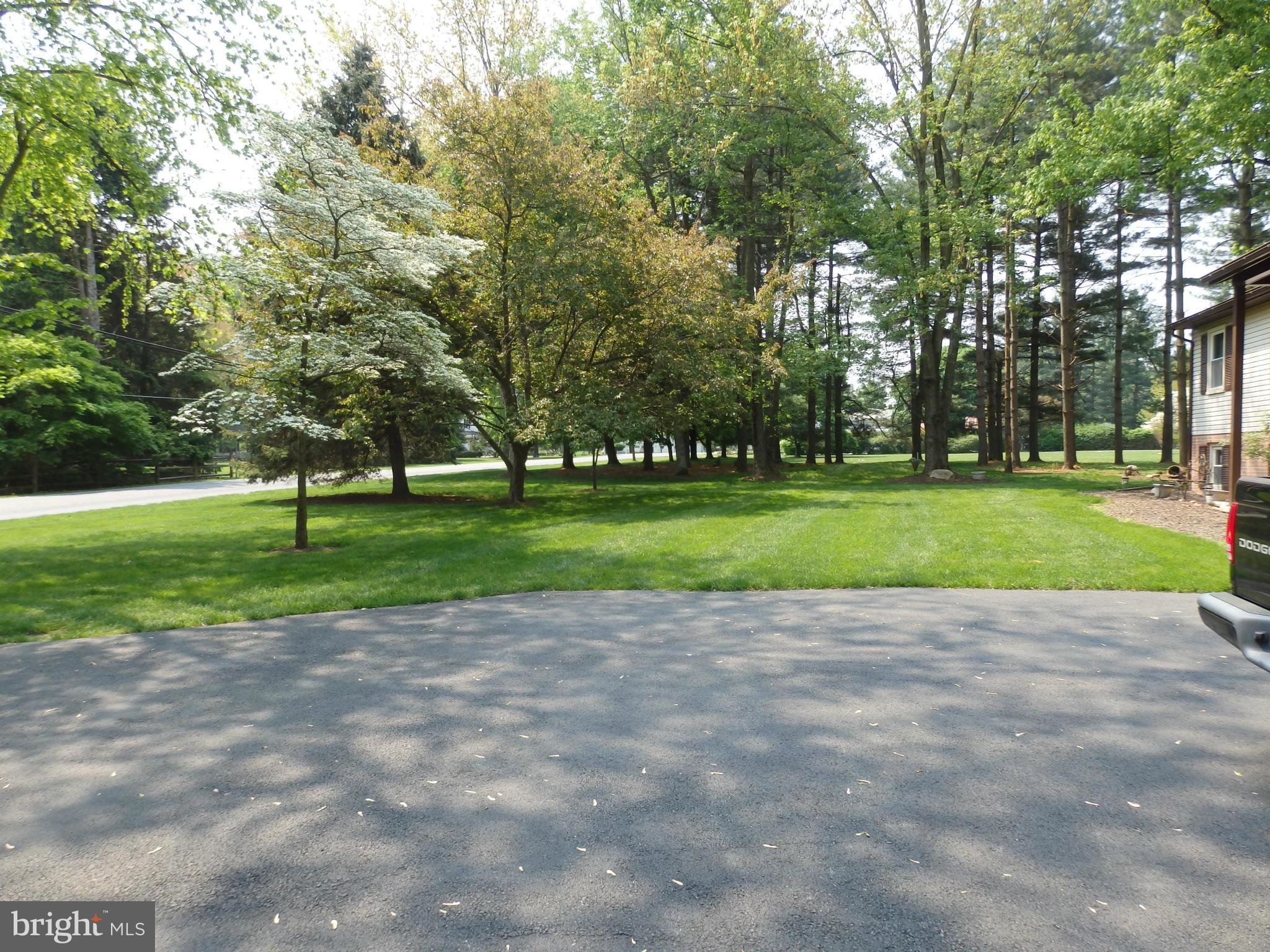 9212 Bethel Road Frederick, MD 21702 - Photo 3 of 30 Wide driveway and front yard