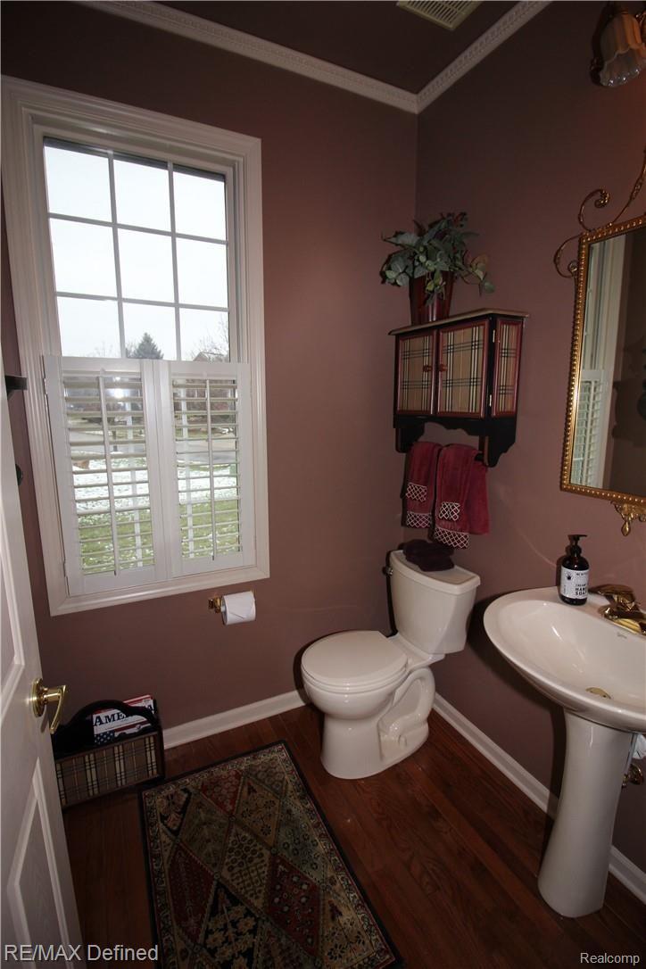 3727 Woodmonte Drive Rochester, MI 48306 - Photo 12 of 28 Pedestal Lav Powder Room