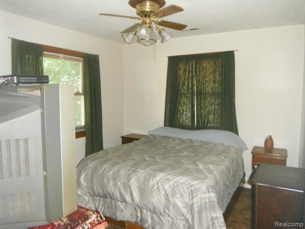 41405 Edison Lake Road Belleville, MI 48111 - Photo 11 of 21 41405 Edison Lake Rd 008.jpg