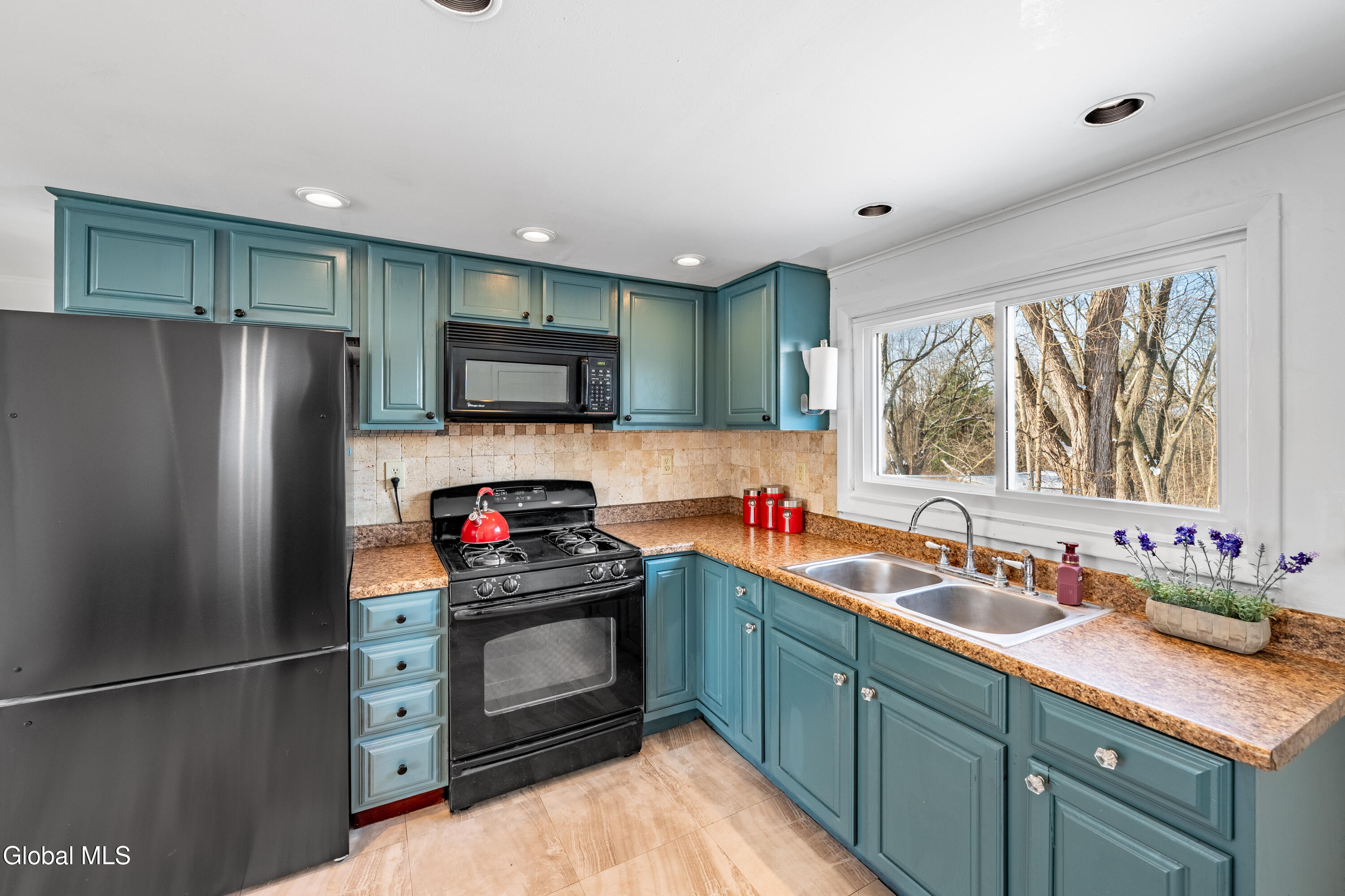 983 Highway 9W Bethlehem, NY 12158 - Photo 2 of 17 12934