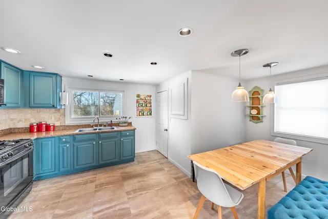 $259,000 | 983 Highway 9W, Bethlehem, NY 12158