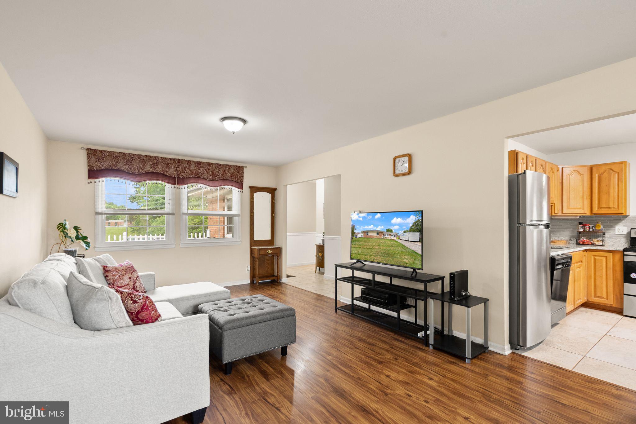 514 West Nettle Tree Road Sterling, VA 20164 - Photo 9 of 49 bright living room with four newer windows install