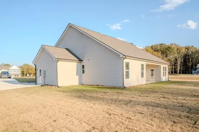 a view of a house with a yard