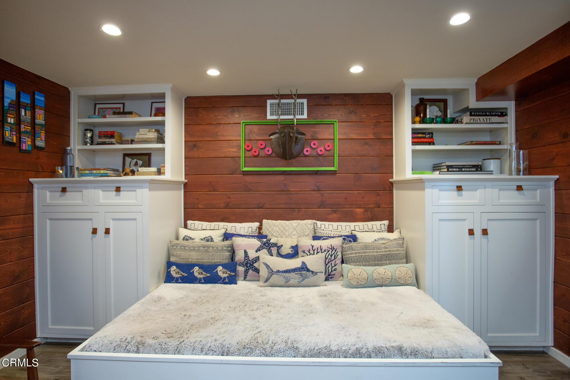 735 Prospect Drive Glendale, CA 91205 - Photo 24 of 49 a bed room with a bed and furniture