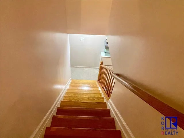 a view of a livingroom with furniture