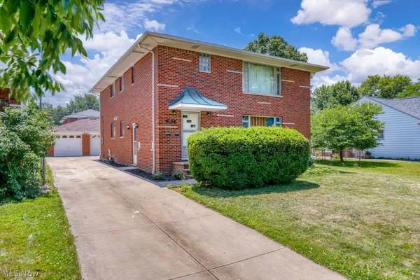 $369,000 | 7877 Wainstead Drive, Parma, OH 44129