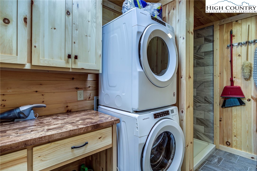 1210 Staghorn Road Purlear, NC 28665 - Photo 23 of 42 a utility room with dryer and washer
