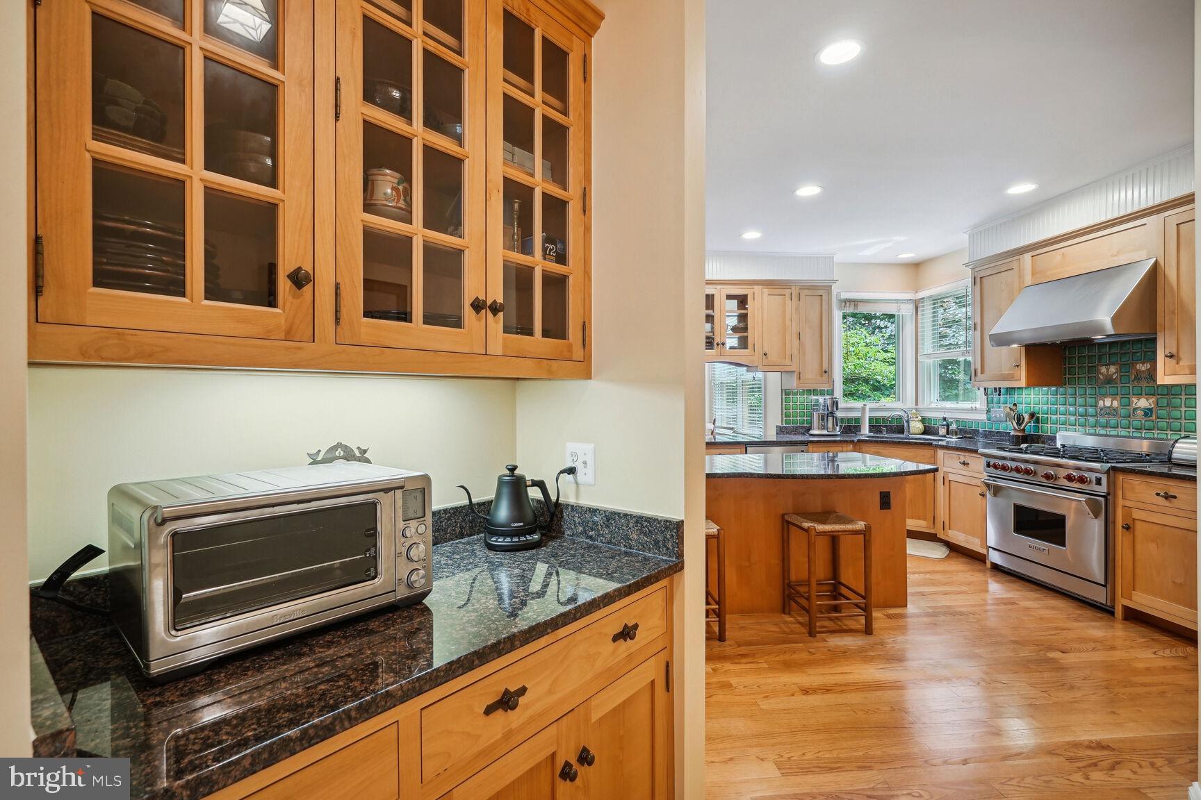 217 Tapawingo Road Southeast Vienna, VA 22180 - Photo 18 of 50 Butler's pantry