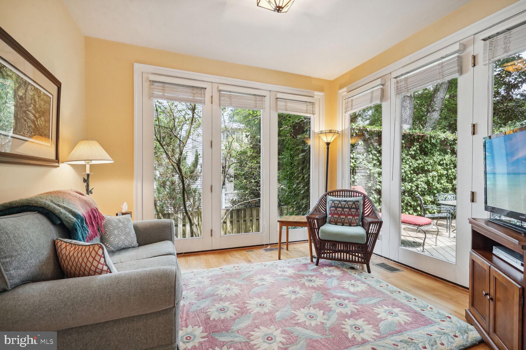 217 Tapawingo Road Southeast Vienna, VA 22180 - Photo 19 of 50 Bonus sunroom