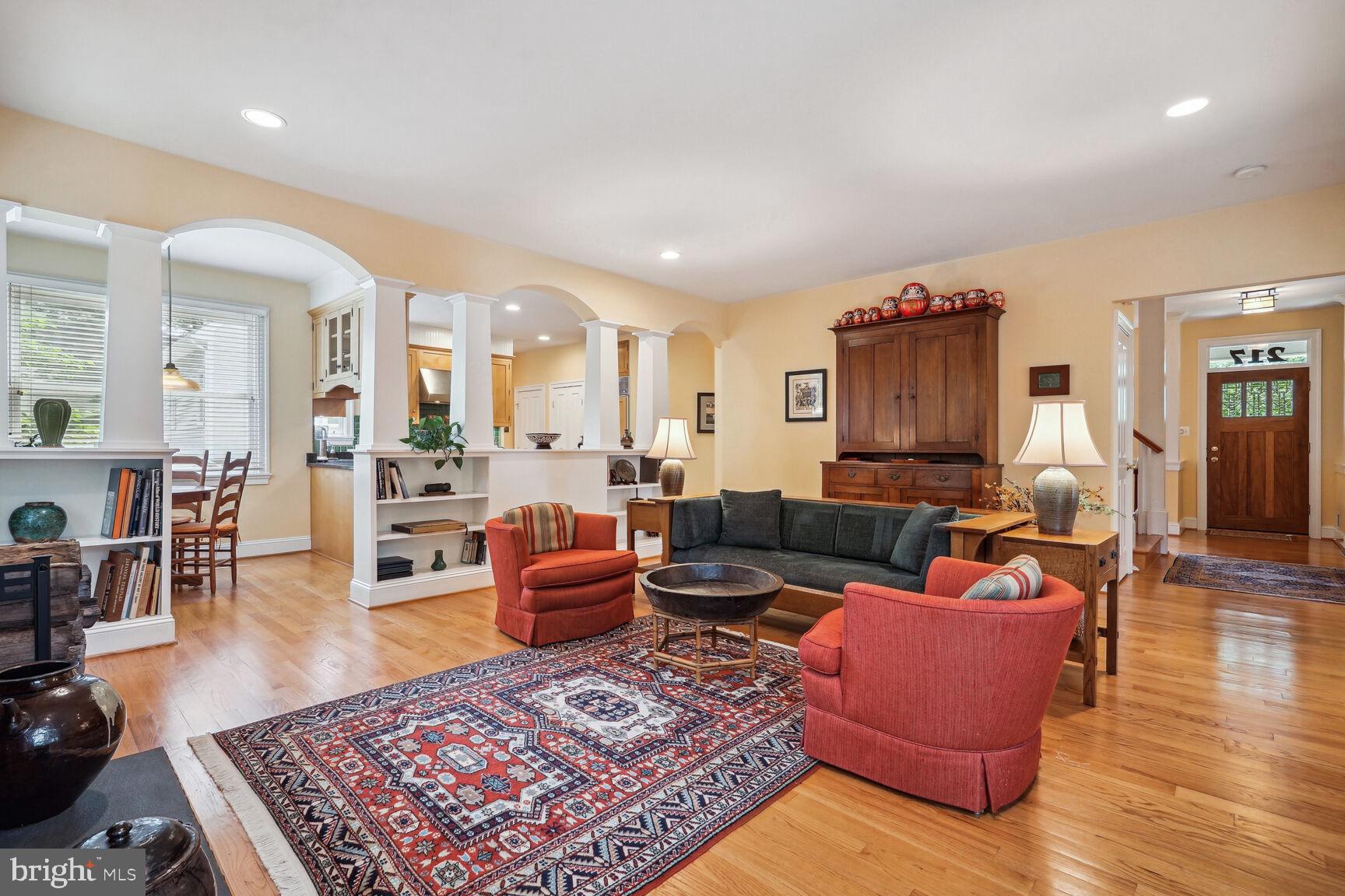 217 Tapawingo Road Southeast Vienna, VA 22180 - Photo 10 of 50 Wall of columns , arches and built-ins