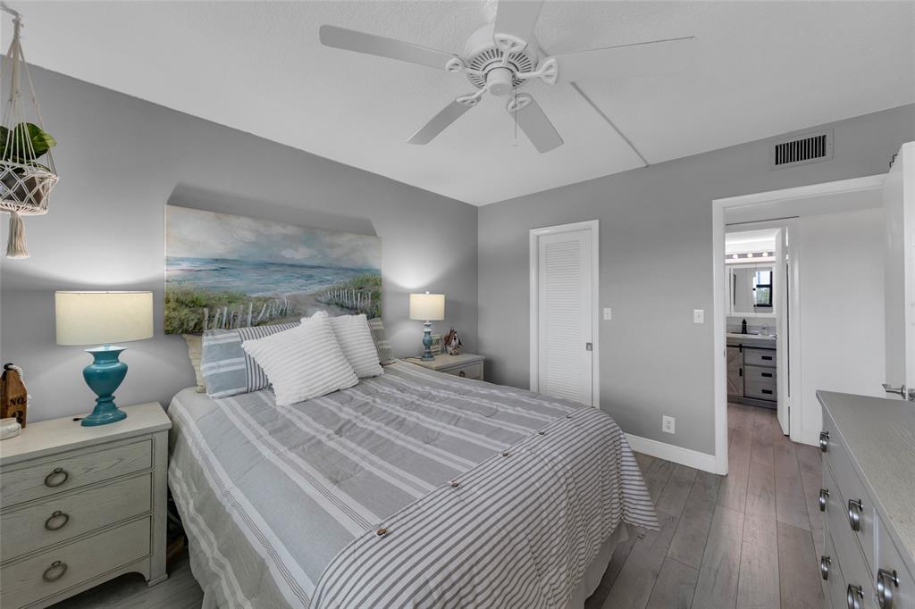 900 River Reach Drive, Unit 518 Fort Lauderdale, FL 33315 - Photo 17 of 47 a bedroom with a bed and a chandelier