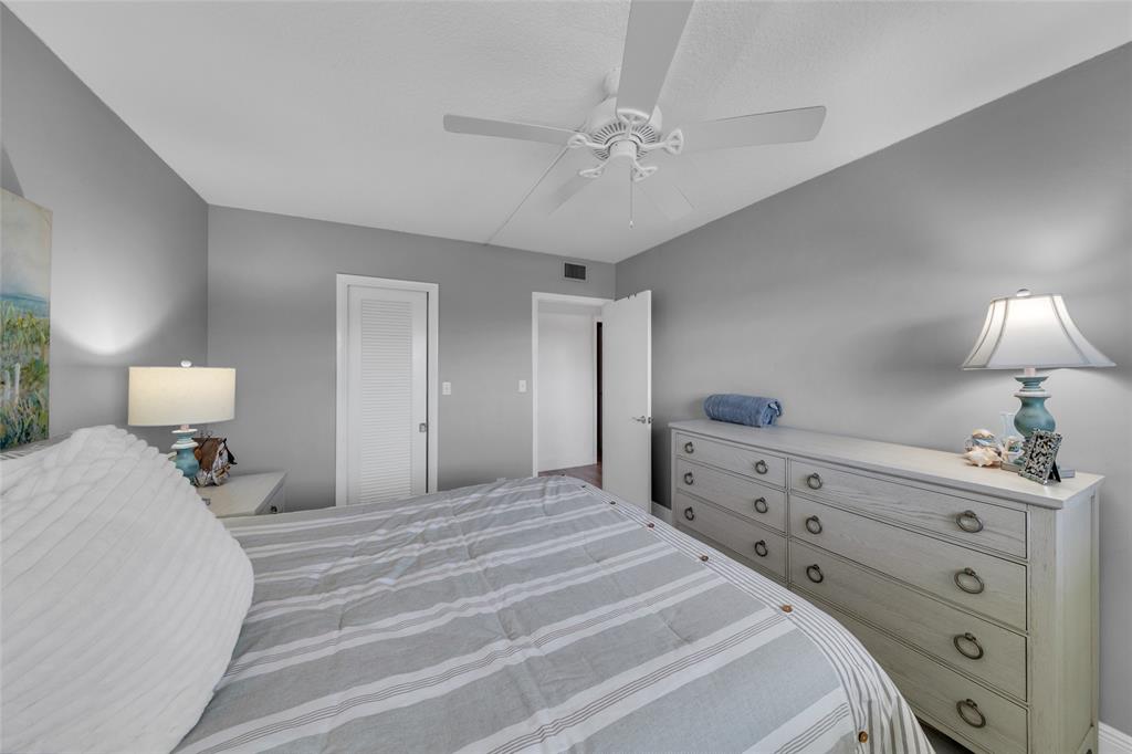 900 River Reach Drive, Unit 518 Fort Lauderdale, FL 33315 - Photo 18 of 47 a bedroom with a bed and a lamp on dresser