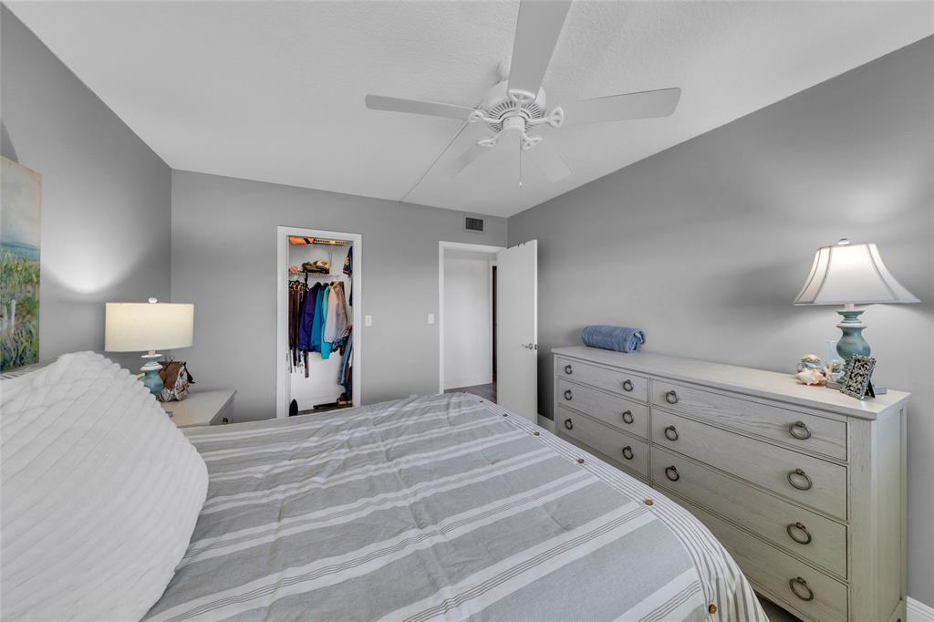 900 River Reach Drive, Unit 518 Fort Lauderdale, FL 33315 - Photo 19 of 47 a bedroom with a bed and a lamp on dresser