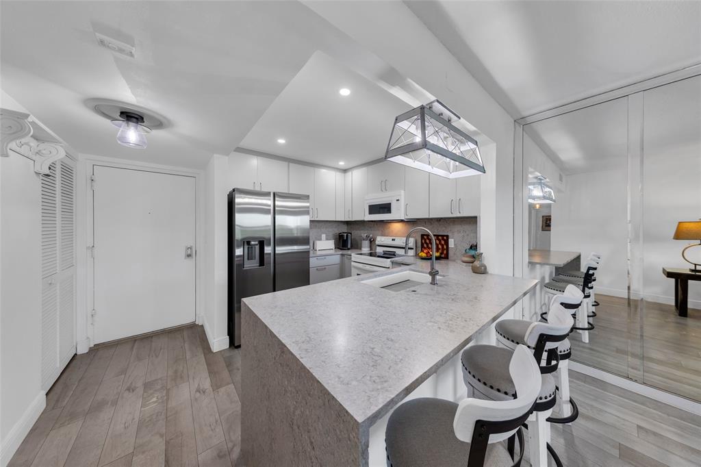 900 River Reach Drive, Unit 518 Fort Lauderdale, FL 33315 - Photo 4 of 47 a kitchen with a table and chairs in it
