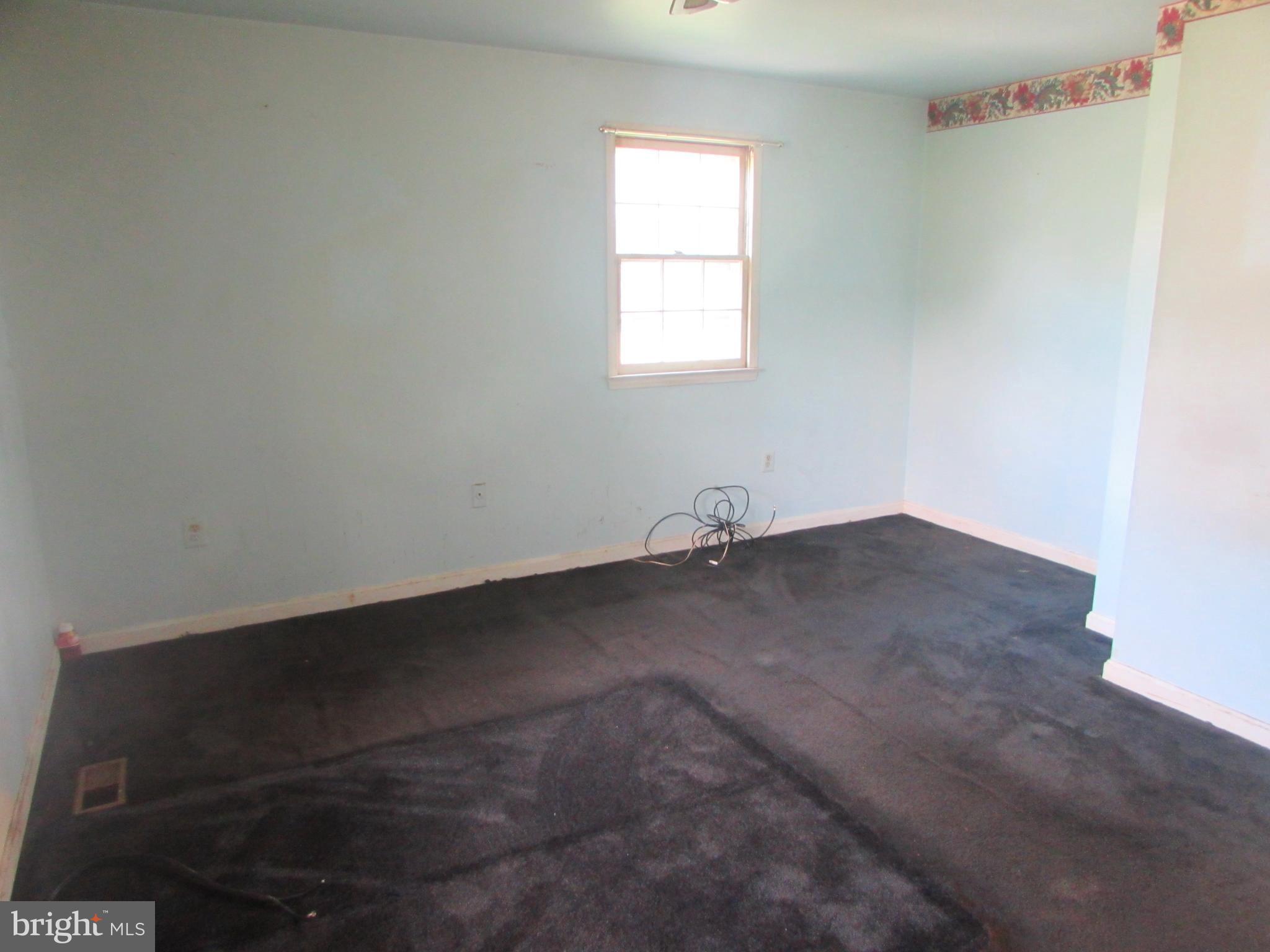 3507 Oaklawn Road Fort Washington, MD 20744 - Photo 9 of 16 an empty room with a window