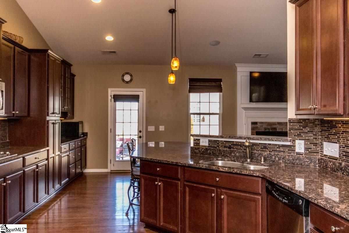 9 Spring Falls Court Greenville, SC 29607 - Photo 10 of 25 Gallery Image 10