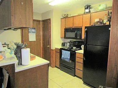 a view of entryway and hall