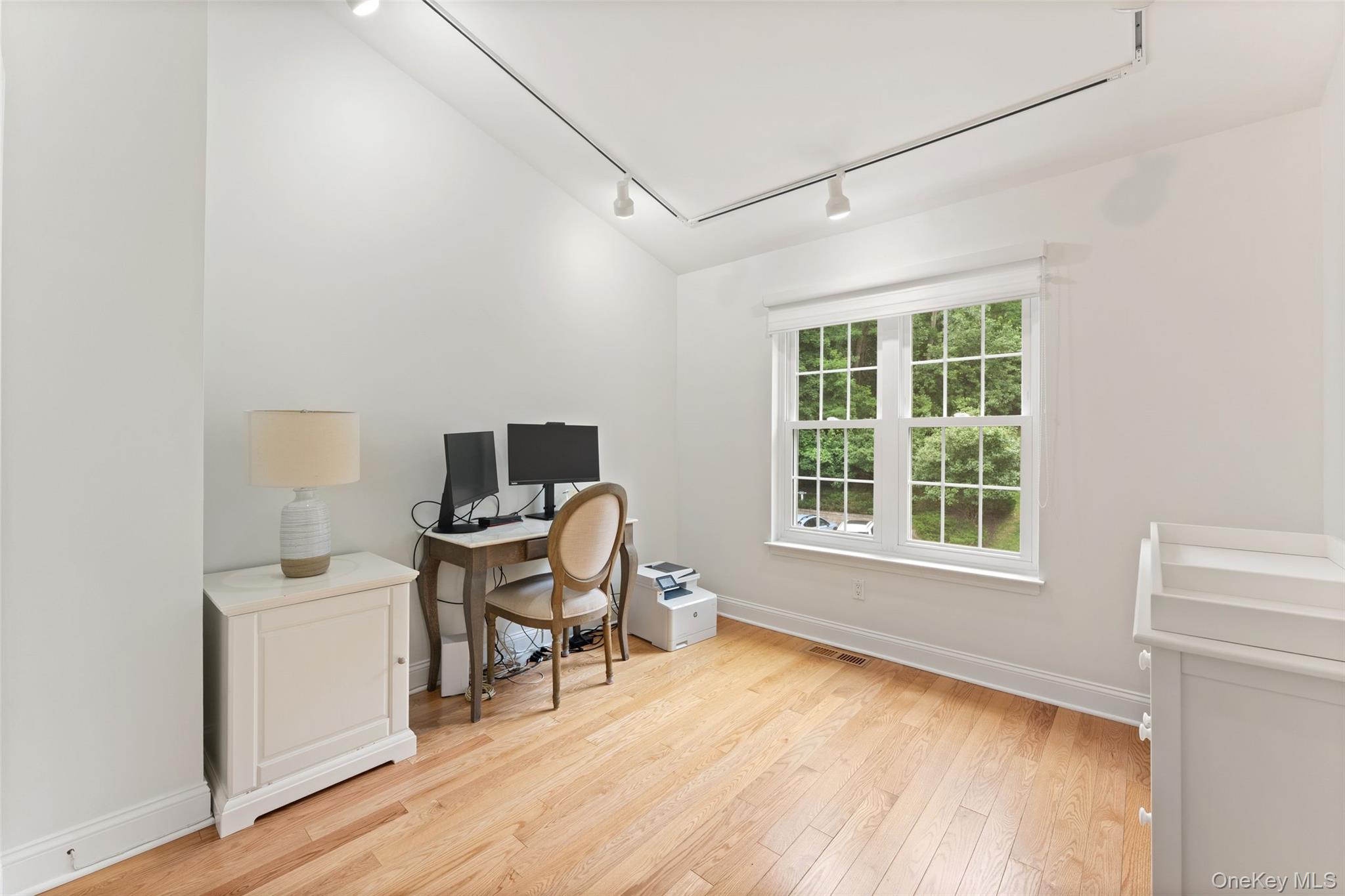 611 Pondside Drive White Plains, NY 10607 - Photo 15 of 40 second bedroom