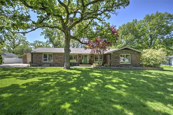 $414,900 | 635 West Hickory Point Road, Forsyth, IL 62535