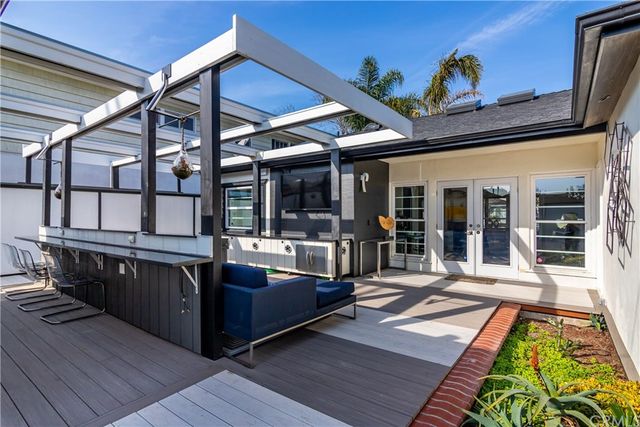 $1,245,000 | 264 Ravenna Drive, Long Beach, CA 90803
