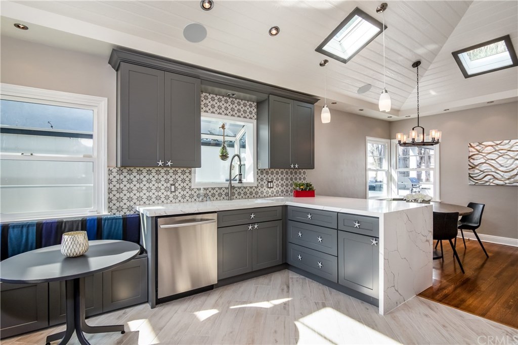 264 Ravenna Drive Long Beach, CA 90803 - Photo 6 of 27