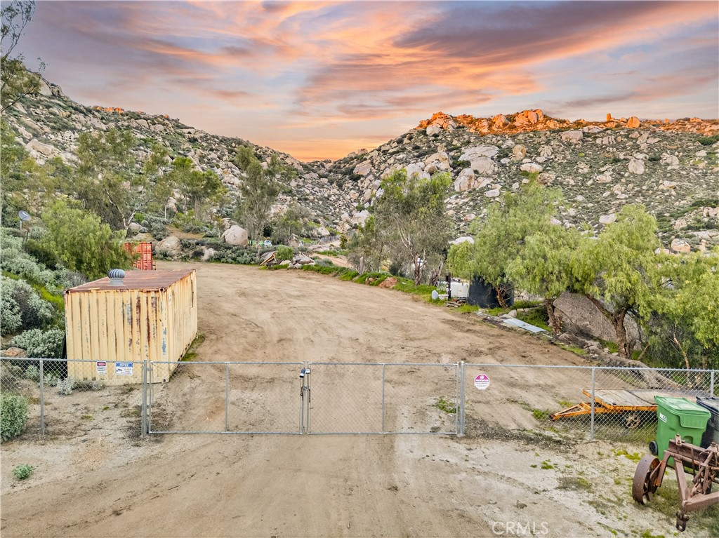 31300 Ruth Lane Homeland, CA 92548 - Photo 29 of 71 a view of a dry yard with wooden fence