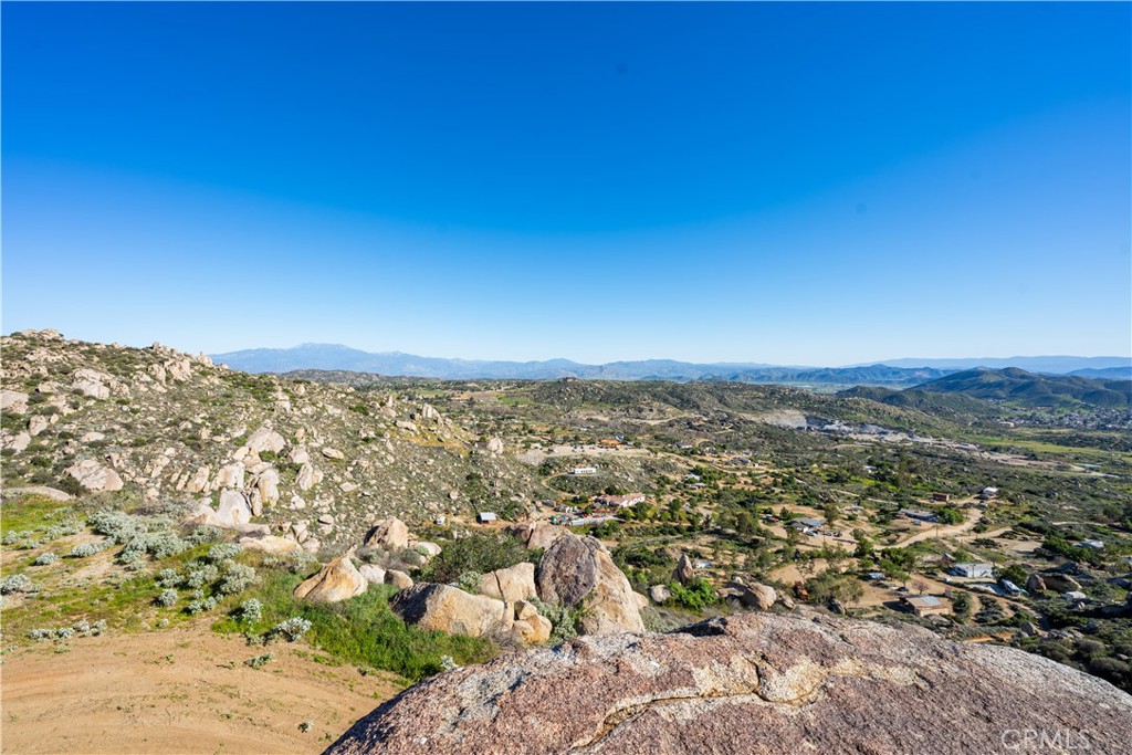 31300 Ruth Lane Homeland, CA 92548 - Photo 65 of 71 a view of city and ocean