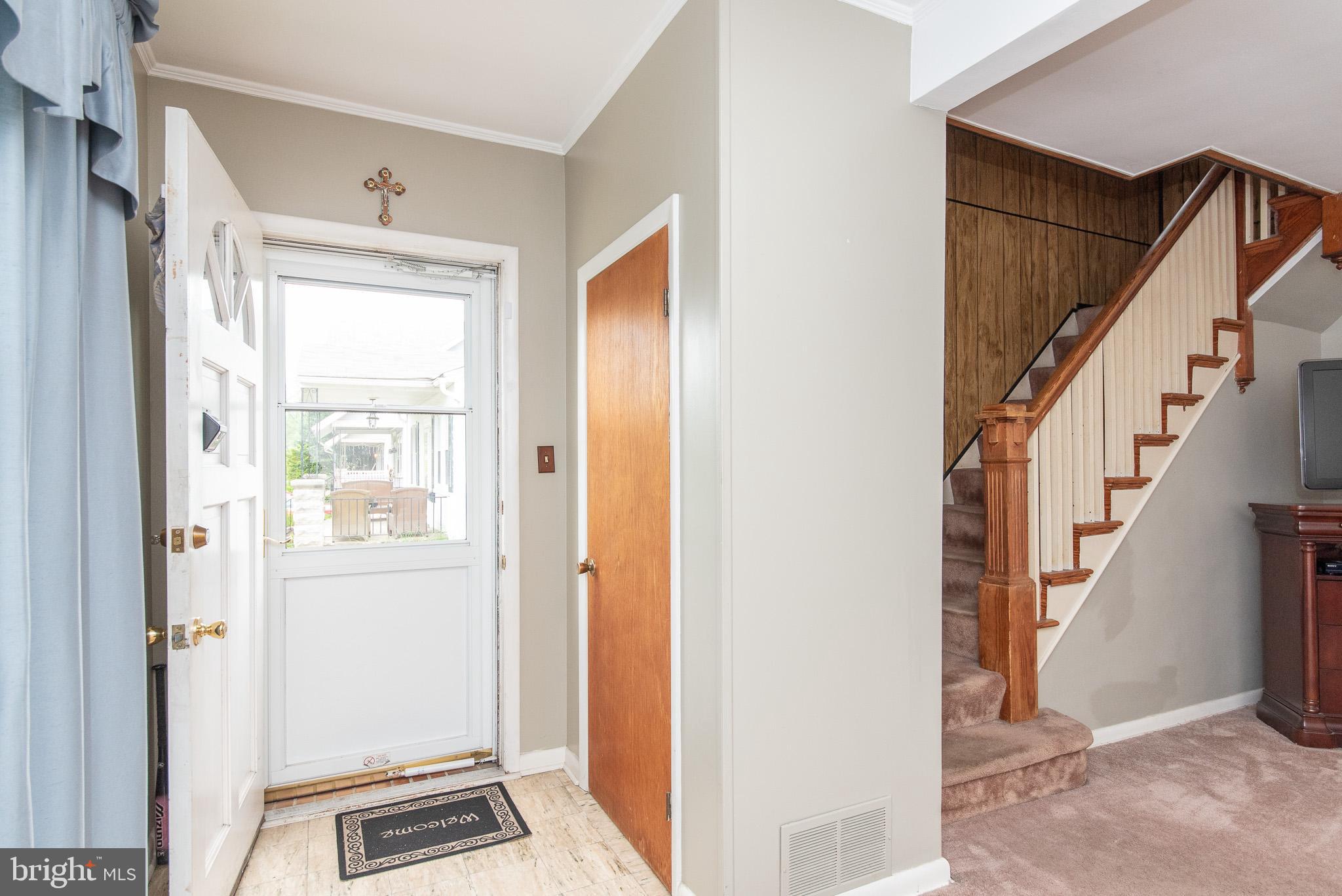 605 Old Home Road Baltimore, MD 21206 - Photo 6 of 44 Foyer