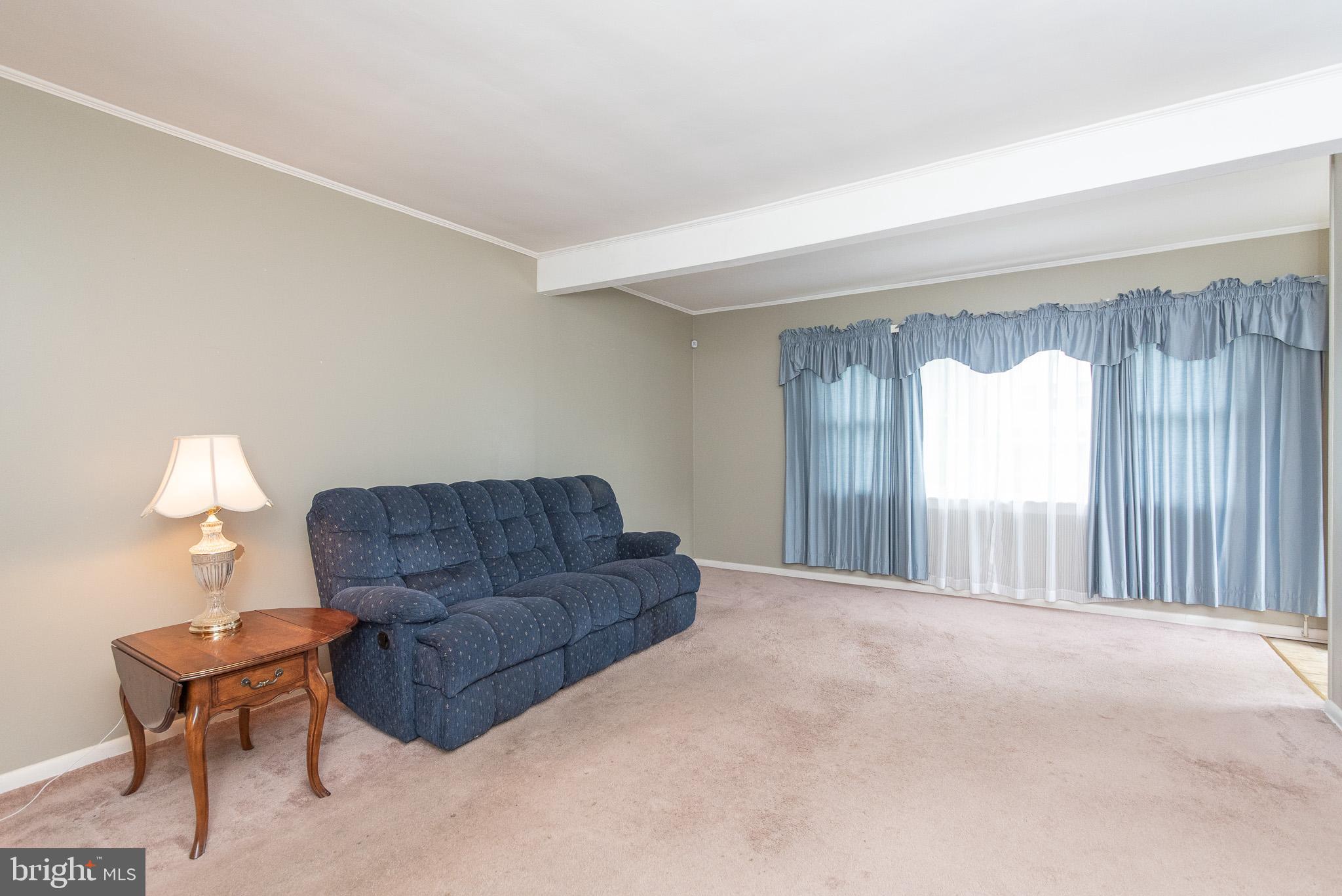 605 Old Home Road Baltimore, MD 21206 - Photo 7 of 44 Living Room