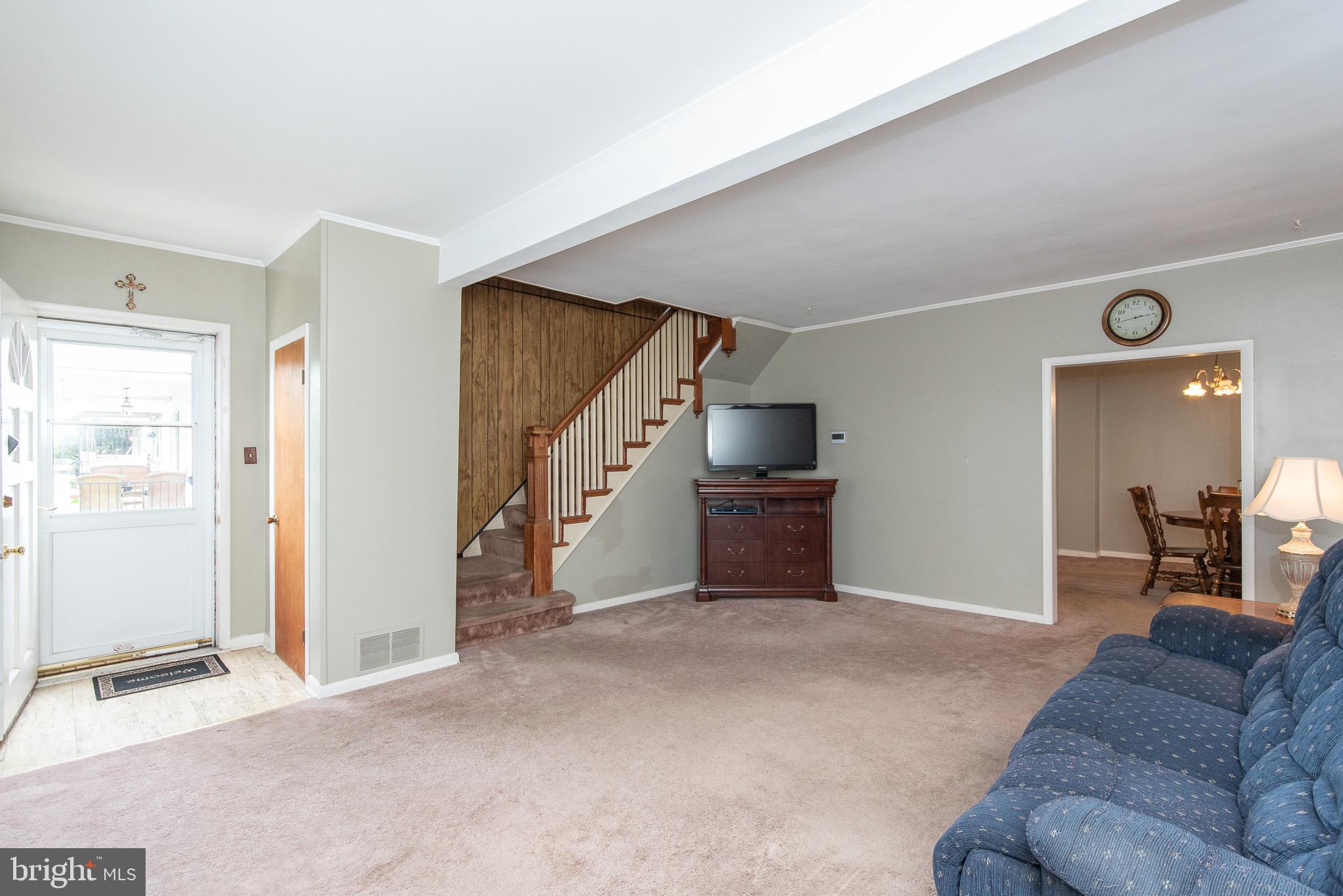605 Old Home Road Baltimore, MD 21206 - Photo 9 of 44 Living Room
