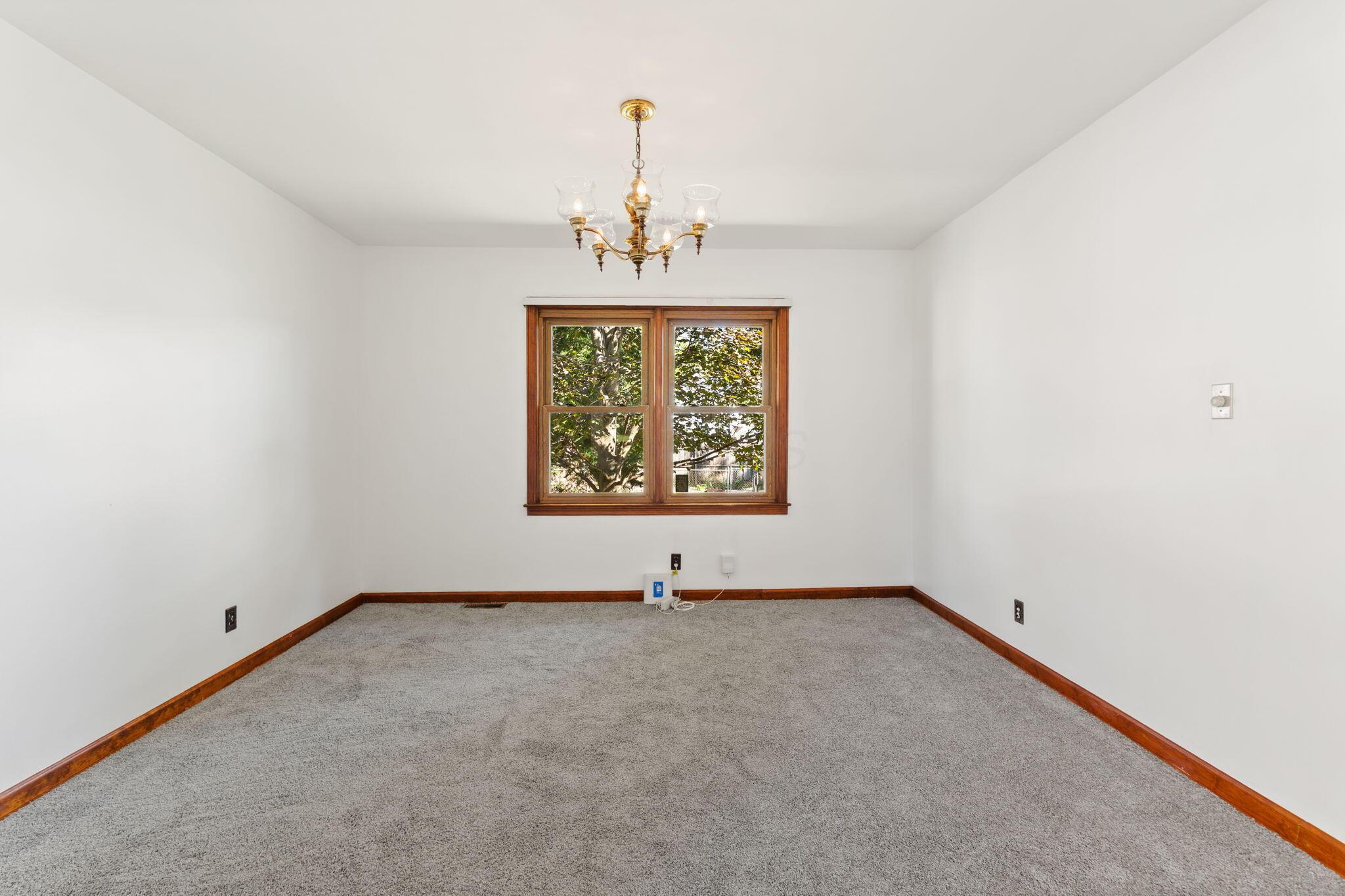 920 Chestershire Road Columbus, OH 43204 - Photo 6 of 29 920 Chestershire Rd (Interior)-6