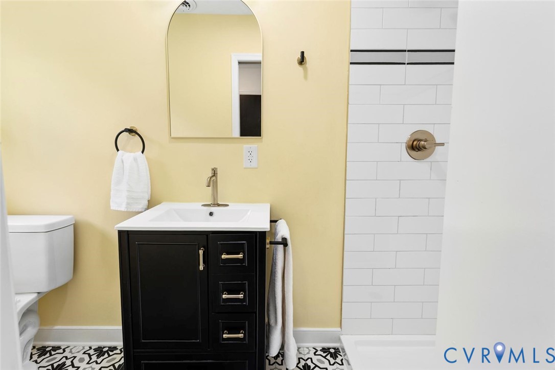 1629 New Market Road Henrico, VA 23231 - Photo 24 of 47 second bath with tile shower, all fixtures and van
