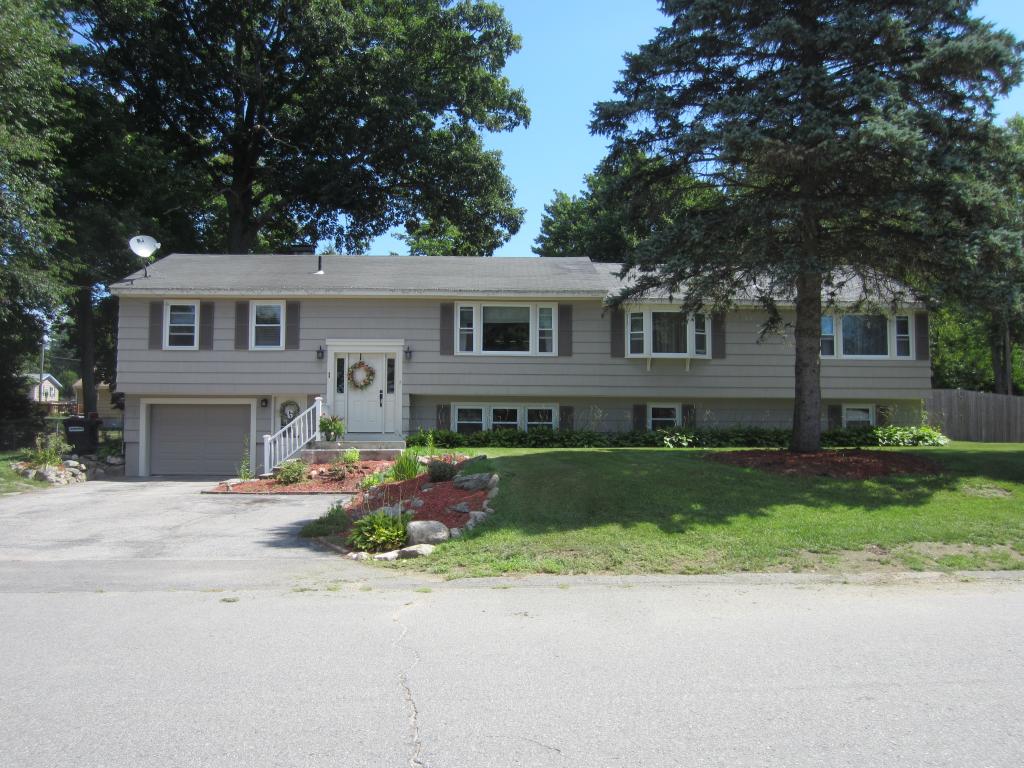 1 Edgewood Street Derry, NH 03038 - Photo 1 of 31 Gallery Image 1