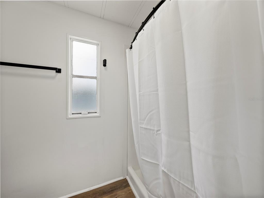 1610 Reynolds Road, Unit 35 Lakeland, FL 33801 - Photo 34 of 59 a bathroom with a glass shower door
