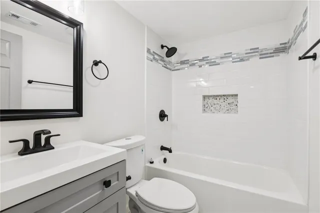 $235,000 | 705 East Shady Lane, Harrisonville, MO 64701