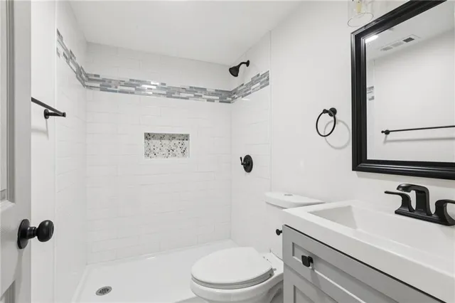 $235,000 | 705 East Shady Lane, Harrisonville, MO 64701