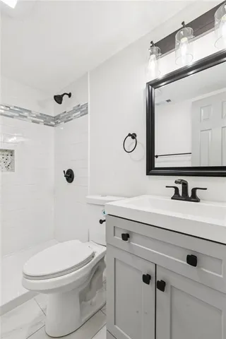 $235,000 | 705 East Shady Lane, Harrisonville, MO 64701